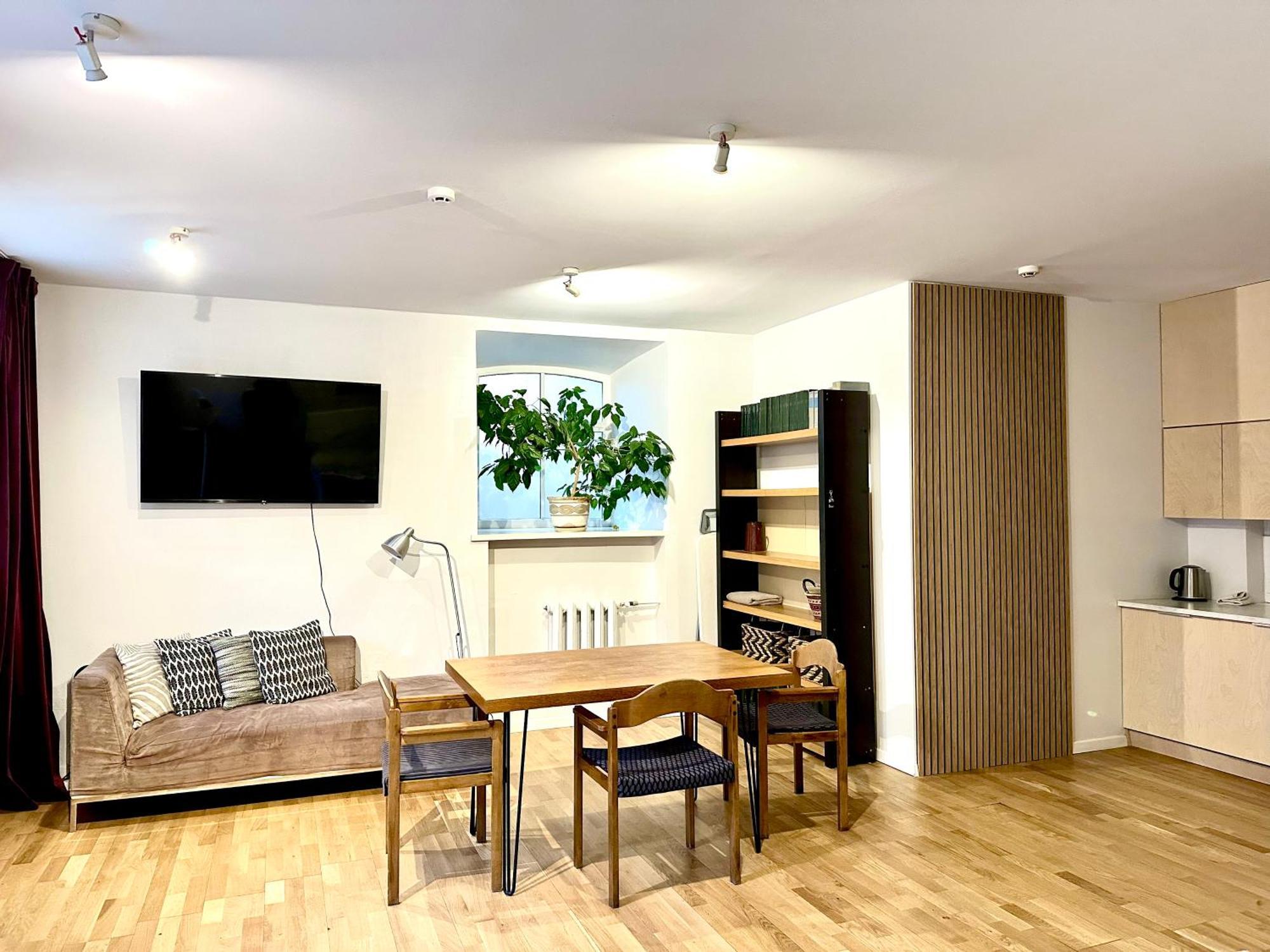 Mini Home Bookshop Studios Вильнюс Экстерьер фото